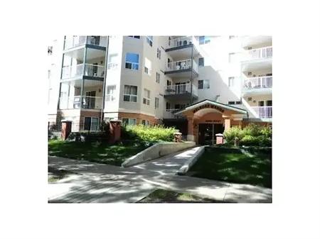 looking for a roommate to share a 2 bedroom condo in a prime downtown spot | 9938 104 St NW, Edmonton