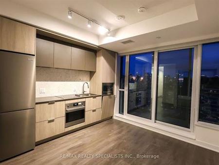 Bachelor Condo for Lease – Dundas / River