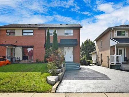 4bed semi detached availabe in Toronto