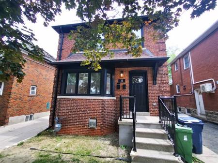 Newly renovated basement apartment w/Parking