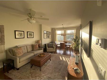 Welcome to Sunny Tsawwassen! 1 bed, 1 bath + den