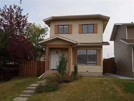 Bright, quiet home in Whitehaven | 75 Whitehaven Road Northeast, Calgary