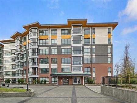 STUNNING NEW 2 BDRM 2 BATH IN MAPLE RIDGE