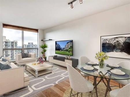 Steps from Joyce-Collingwood Station| High-Floor Corner Unit