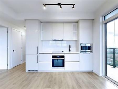 FOR RENT: $2500 - 1+1 bed and 1 bath - Corner unit