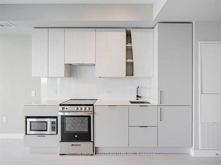 Burnhamthorpe/ Confederation Modern +Elegant 1Bdrm +Den As 2nd Bdrm