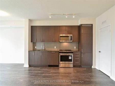 enBurnhamthorpe/Confederation Bright 1Bdrm +Den Open concept as 2