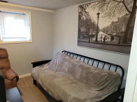 2BR Basement ste, Kits