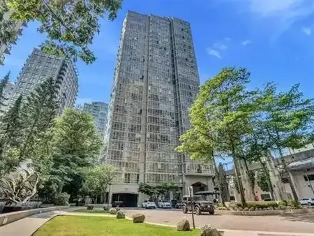 Spacious and bright 3BR+2BA unit in well-managed Pacific Landmark Building | 950 Cambie Street, Vancouver