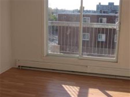 Appartement studio / bachelor à louer Pointe-aux-Trembles à 13900-13910 Sherbrooke Est