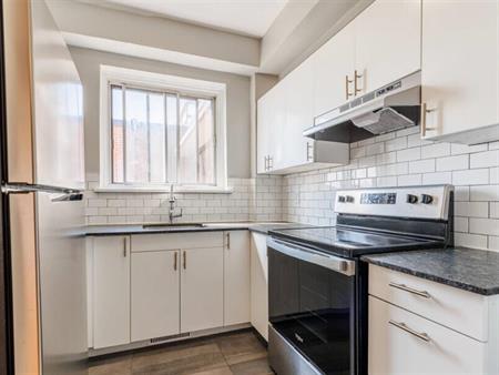 Sunny And Renovated 3 1/2 - Montreal - 6955 Fielding Avenue, Montréal