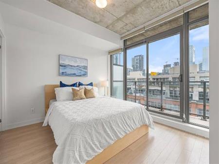 Spectacular Furnished Downtown 2 Bedroom Apartment – King West!