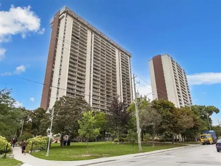 Upper Canada Court, Centre | 140 Erskine Avenue, Toronto