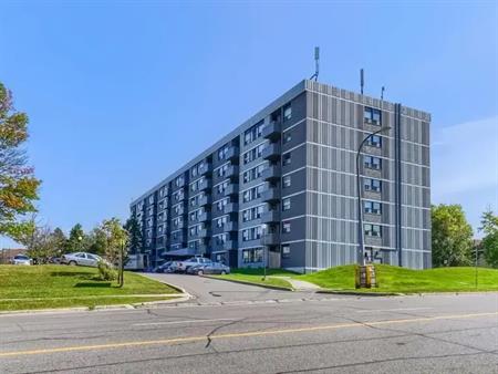 Wellington Towers | 147 Wellington St., Aurora