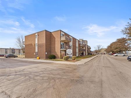 Riverview Park Apartments | 795 Grand Ave. W., Chatham