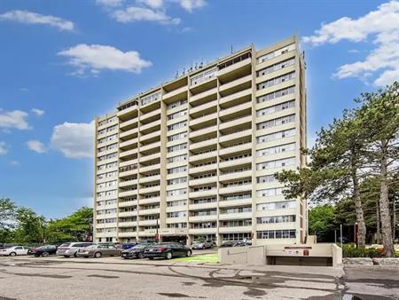 Ridge Hill Towers | 1130 Queens Avenue, Oakville