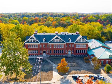 Luxury one bedroom suite at the historic Oxford Estates | 83 Rolph Street, Tillsonburg