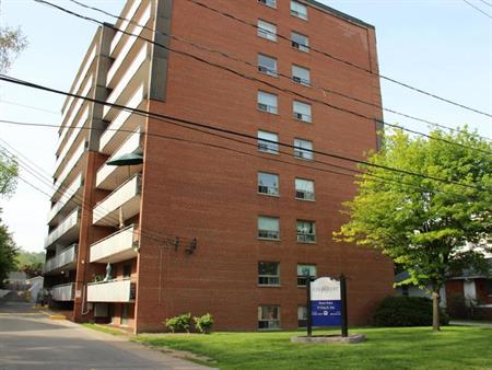 Kingscourt Apartments | 93 King St. E., Dundas