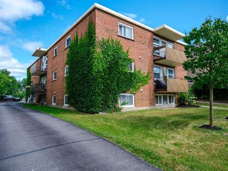 **2 BDRM RENOVATED WITH BALCONY** DEC 1st! | 180 Edinburgh Street, Peterborough