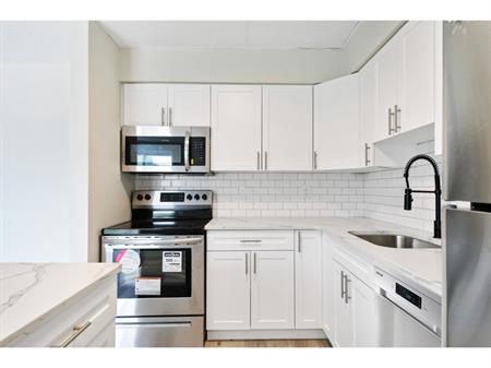 3155 Sandwich Street | 3155 Sandwich Street, Windsor