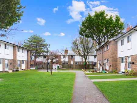 85 Henderson Avenue Townhomes