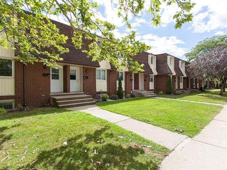 Pontiac Court – Townhomes | 1215-1273 Pontiac Court, Sarnia