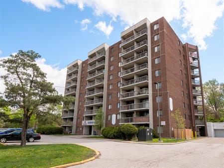 Marine Court | 3165 Russell St., Windsor