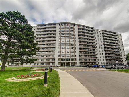 Camelot Towers - 981 Main Street West, Hamilton | 981 Main Street West, Hamilton