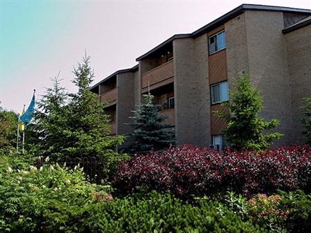 Bayridge Court Apartments | 1015 Pembridge Cres, Kingston