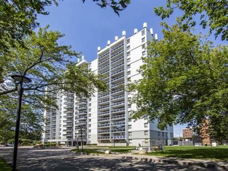 Lakewood Apartments I | 1257 Lakeshore Road, East, Mississauga