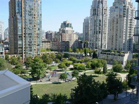 Yaletown, Seymour street modern 2 bedroom + den pet friendly