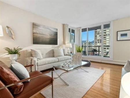 Bright 1br with great view, West End, Vancouver