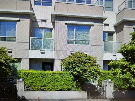 Richmond Center 1100 SQFT 2 bdrm big Townhouse for rent