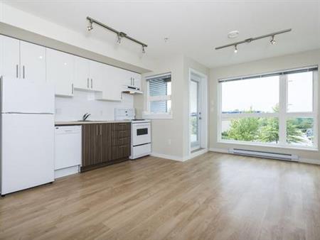 Studio with Washer and Dryer IN UNIT