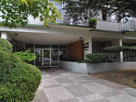 1 Bedroom corner suite next to English Bay