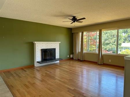 Central Nanaimo 3 bedroom house (upper level) for rent