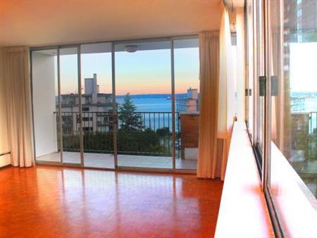 1 BEDROOM- Ocean view! Ambleside Beach area