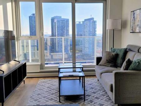 FULLY FURNISHED 🛏️🌇 1 Bed/1 Bath Modern Condo in Surrey Central