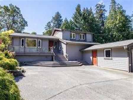 4 Bed, 3 Bath, 2 Acres in Metchosin