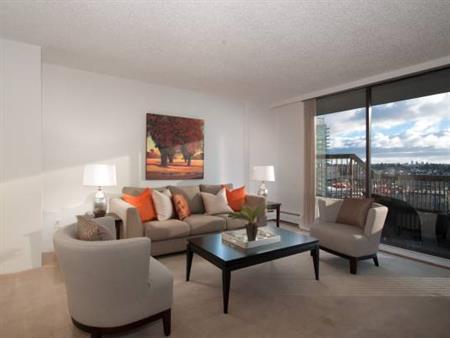 Brentlawn Towers: Renovated 2 Bedroom Suite