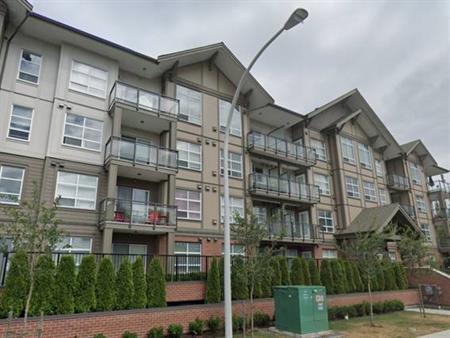 Modern 1 Bedroom + Den Available in Willowbrook