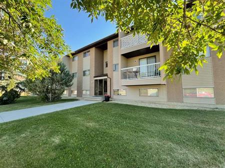 Pinecrest Apts | 4713 62 Street, Stettler