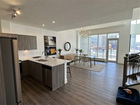 ONE YEAR FREE PARKING: Three Bedroom Townhouse in the Heart of Downtown Calgary | 850 11 St SW, Calgary