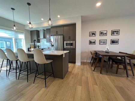 Beautiful New Townhouse in Northwest Calgary. Furnished & all utilities included | 706 Greenbriar Common Northwest, Calgary