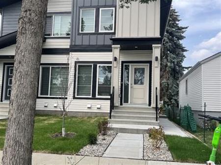 New - Furnished ROOMS FOR RENT - near U OF A | 10748 74 Avenue Northwest, Edmonton