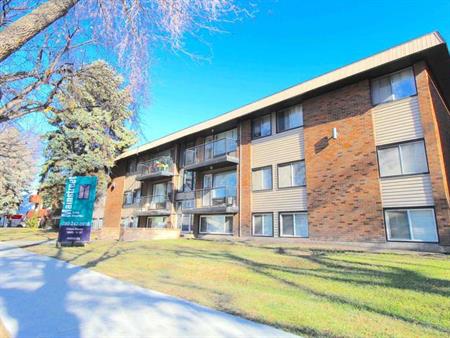 Hilton Manor | 10633 111 Street NW, Edmonton