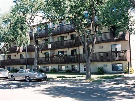 Hanover Court Apartments | 1224 – 7th Avenue North, Saskatoon