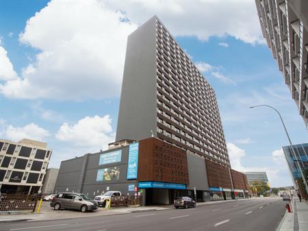 190 Smith Apartment Suites | 190 Smith Street, Winnipeg