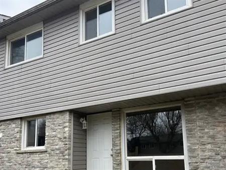 700 Parkhill Road W | 700 Parkhill Road W, Peterborough