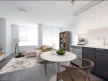 Modern & Elegant Two-Bedroom In Central Location